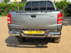 Mitsubishi L200 2015 Gold