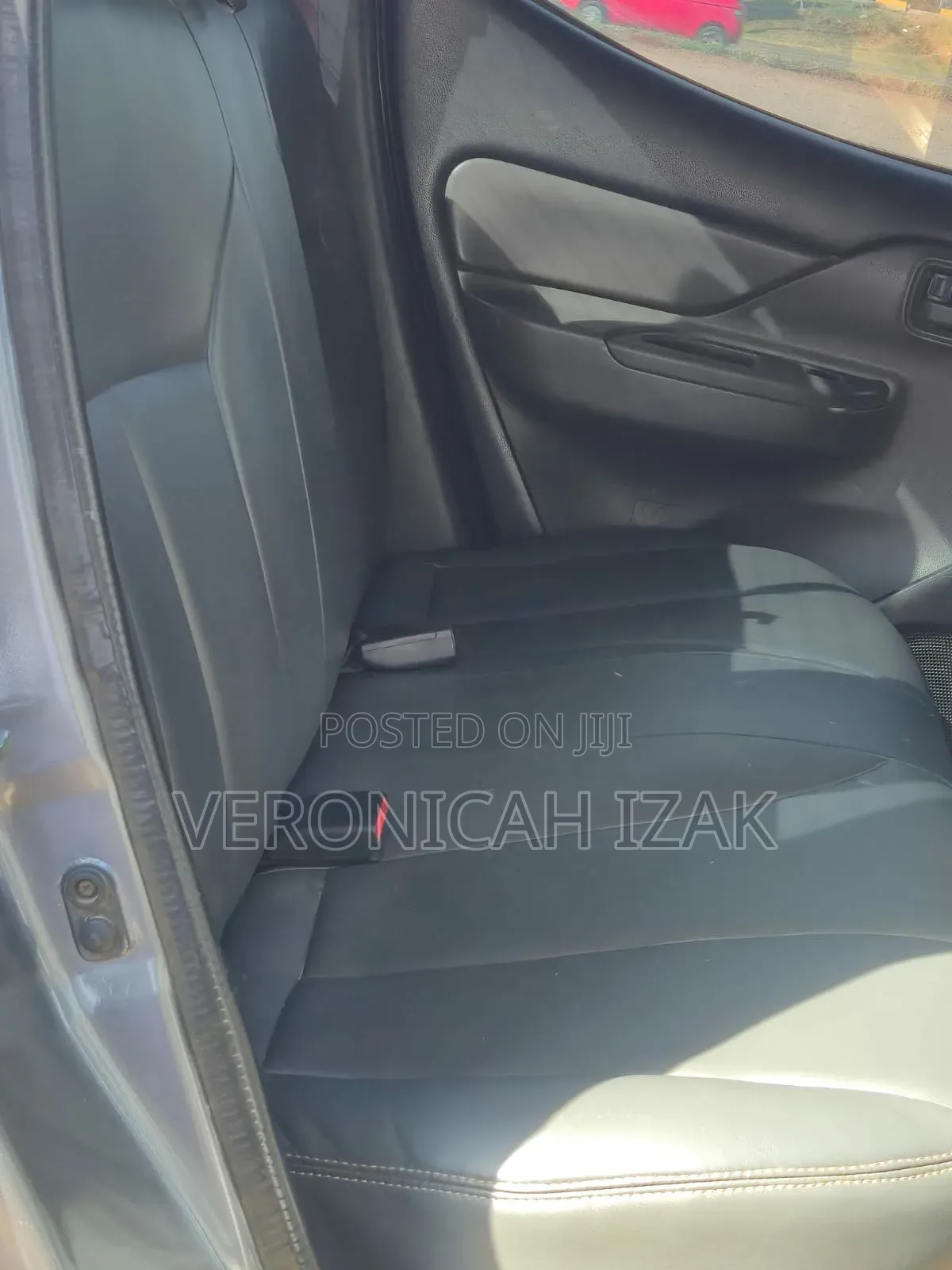 Mitsubishi L200 2015 Gold