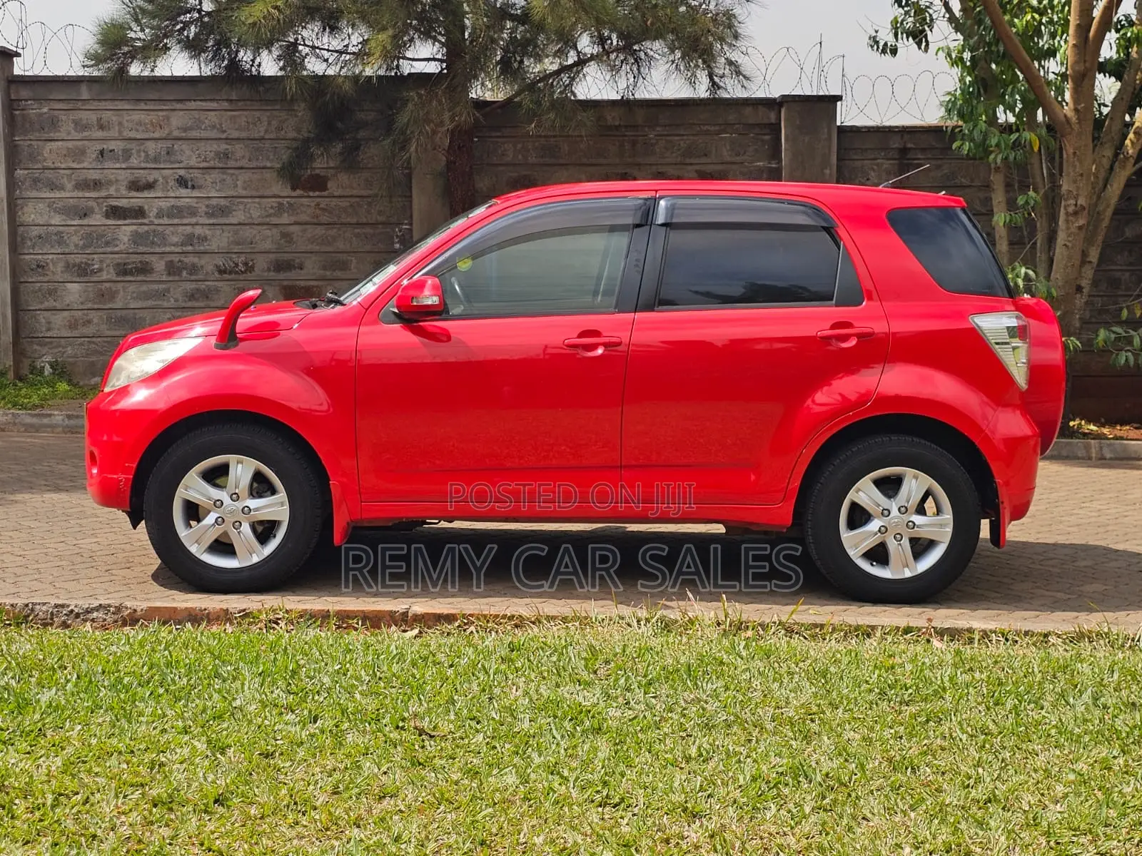 Toyota Rush 2012 Red