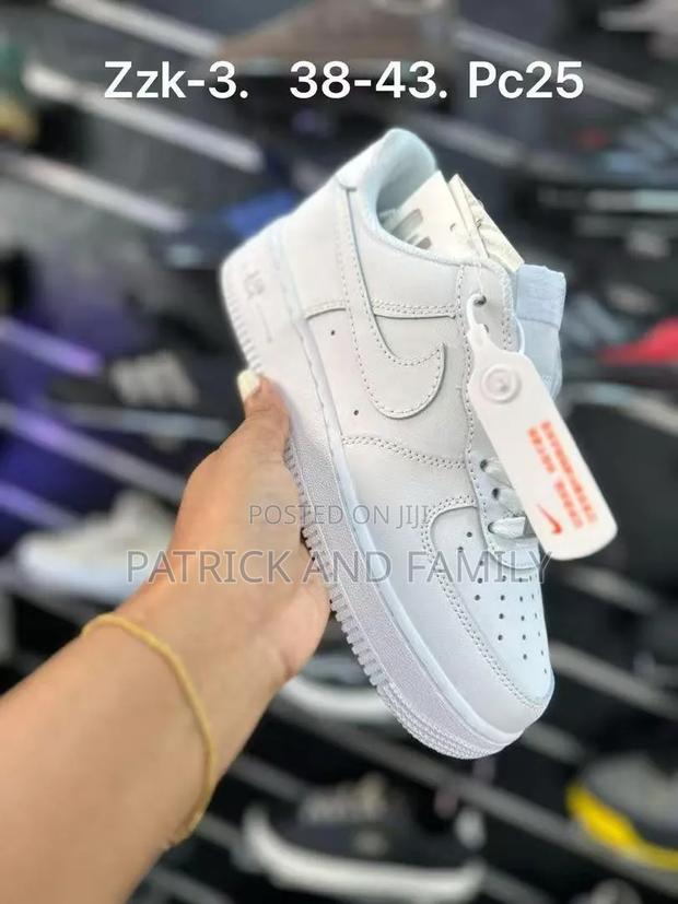 Af1 White and Black - main view