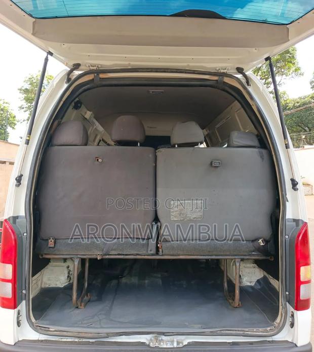 Toyota HiAce 2017 White - thumbnail 8