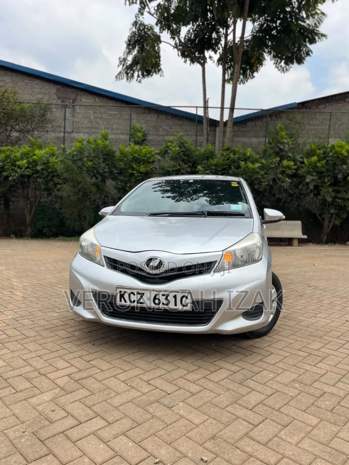 Toyota Vitz 2013 Silver