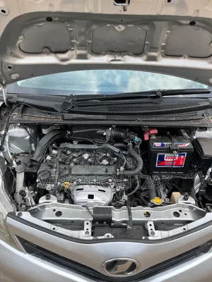 Toyota Vitz 2013 Silver