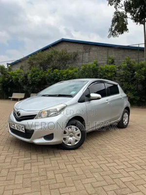 Toyota Vitz 2013 Silver