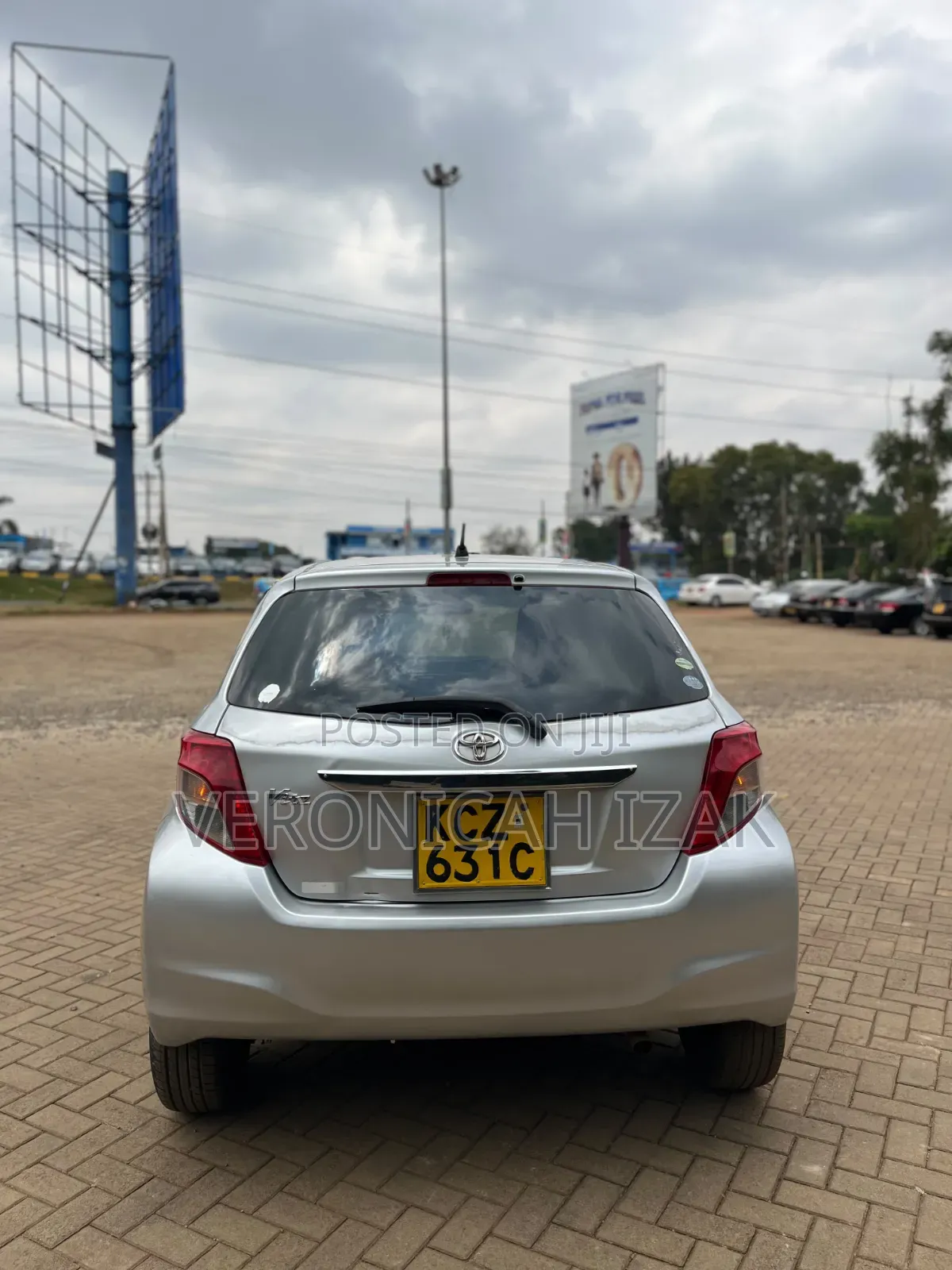 Toyota Vitz 2013 Silver