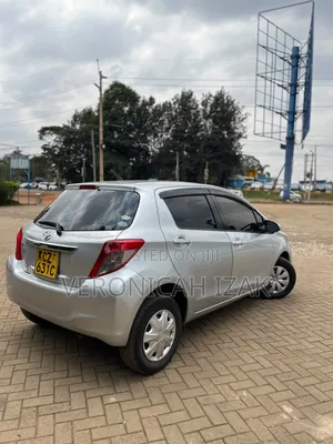 Toyota Vitz 2013 Silver