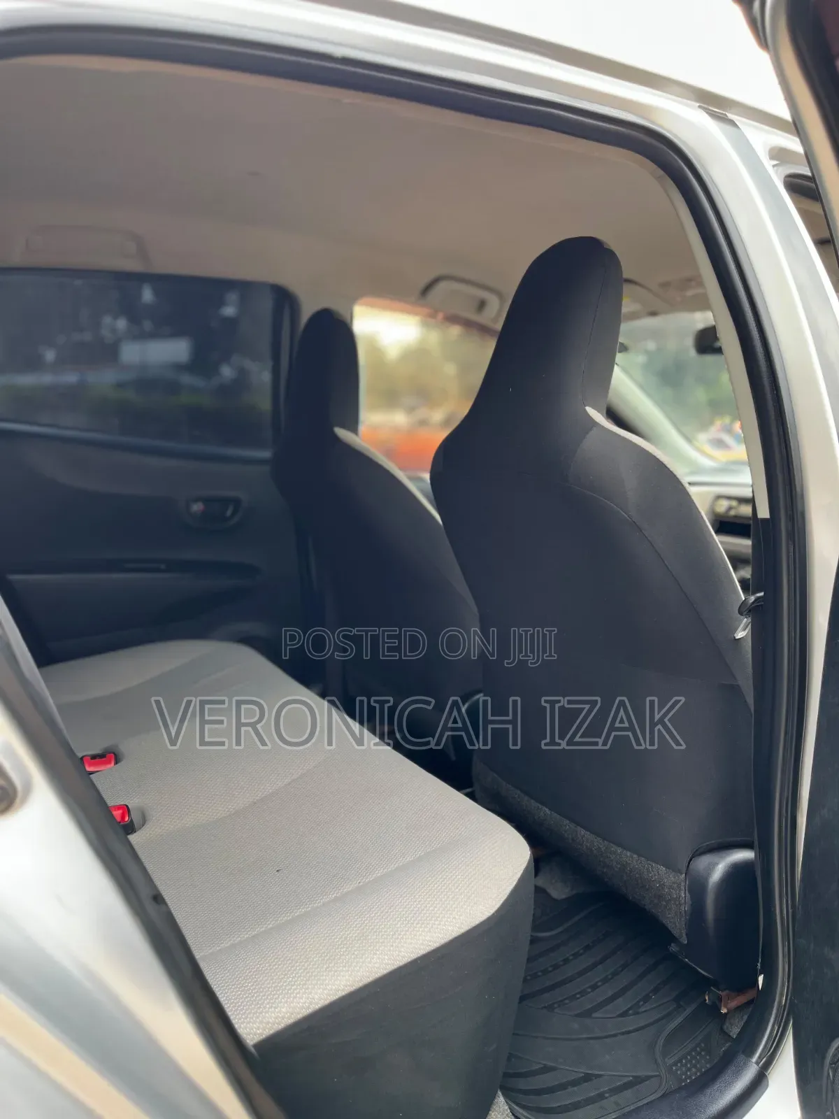 Toyota Vitz 2013 Silver