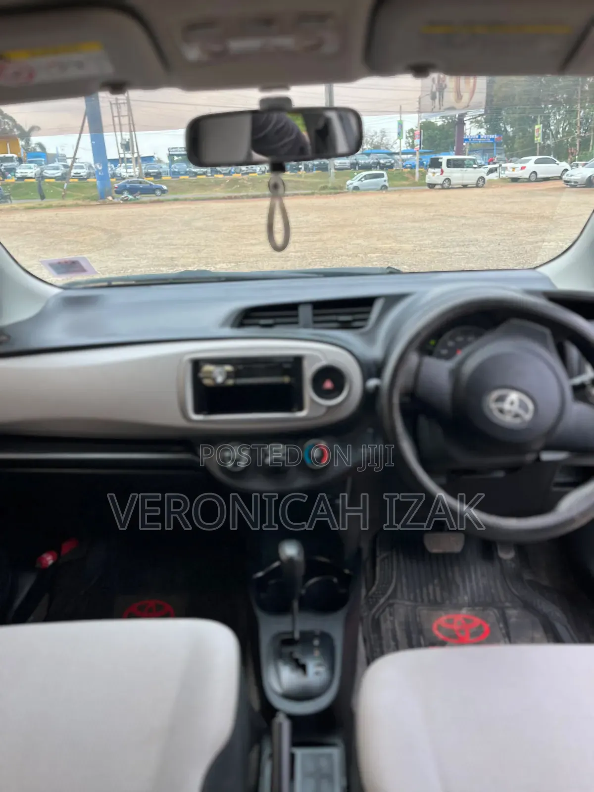 Toyota Vitz 2013 Silver