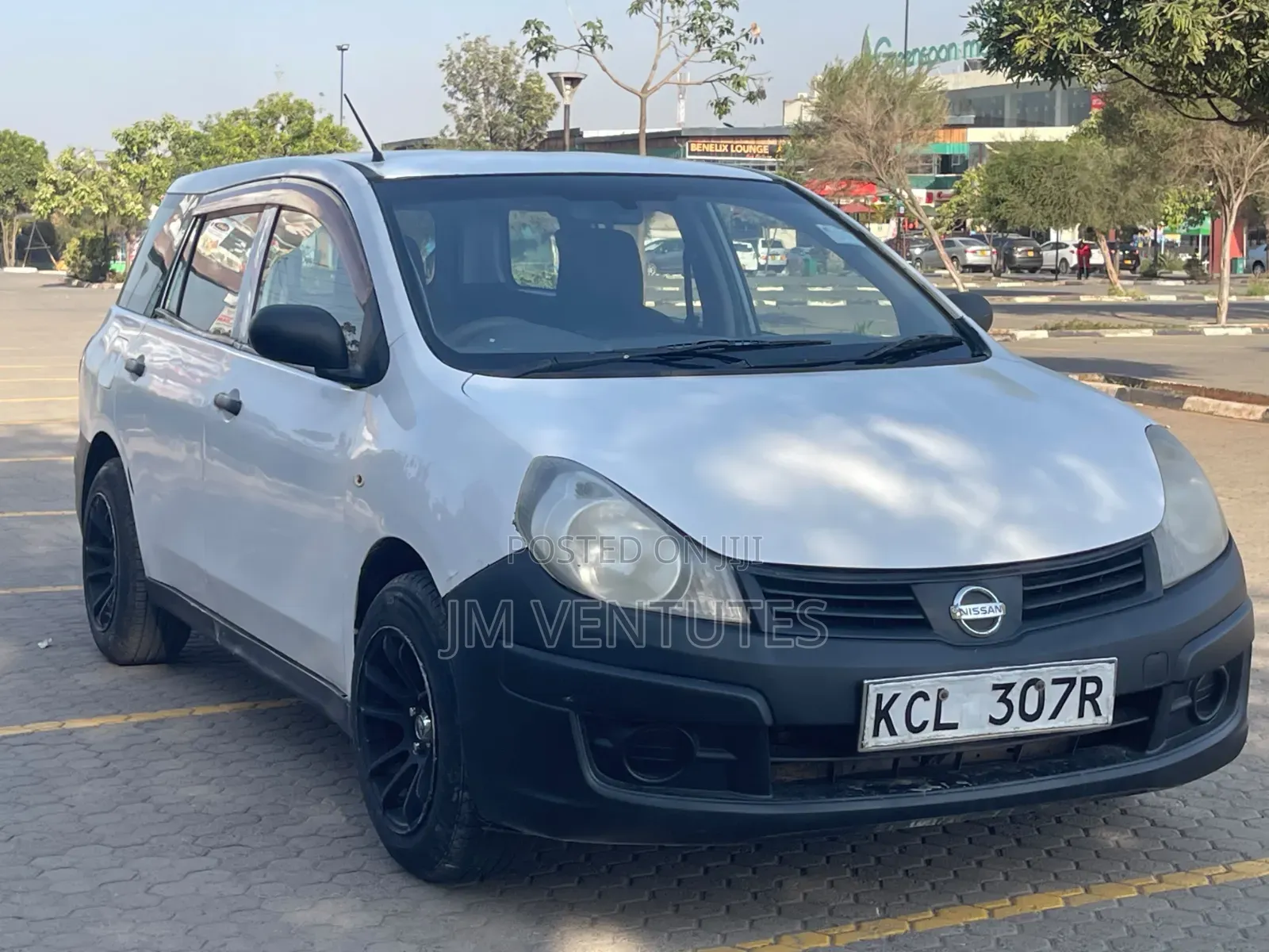 Nissan Advan 2009 White