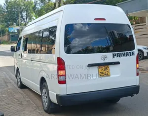 Toyota HiAce 2017 White