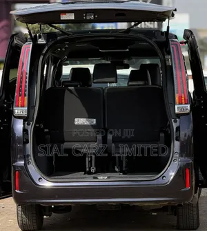 Toyota Esquire 2019 Gray