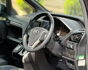 Toyota Esquire 2019 Gray