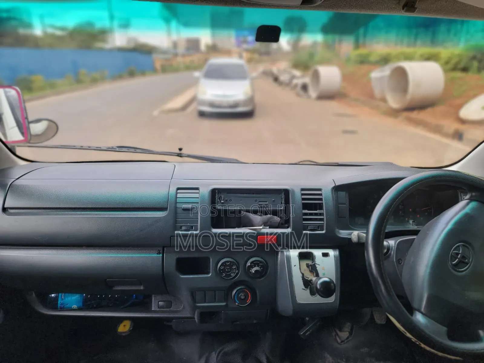 Toyota HiAce 2015 White
