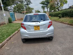 Toyota Vitz 2015 Silver