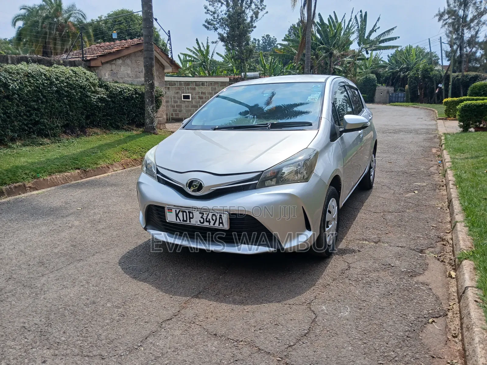 Toyota Vitz 2015 Silver