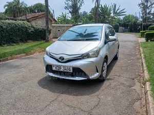 Toyota Vitz 2015 Silver