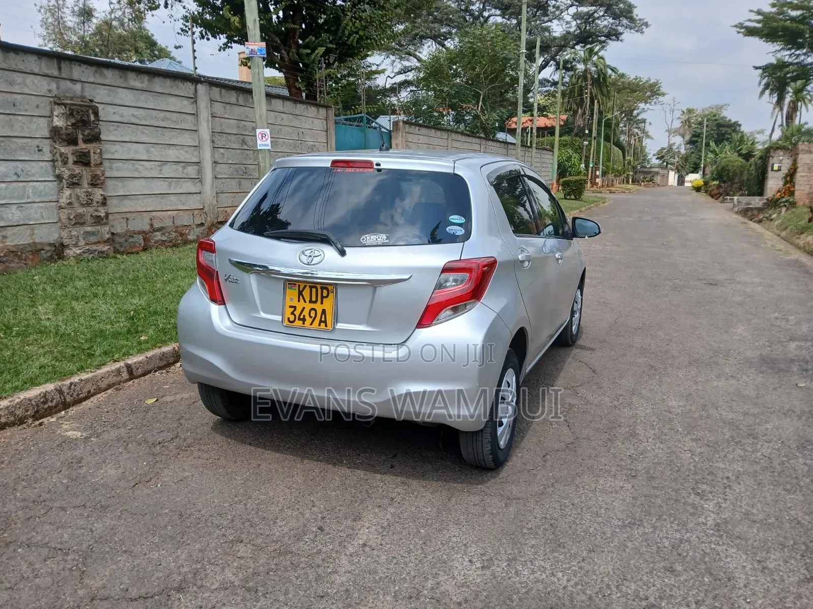 Toyota Vitz 2015 Silver