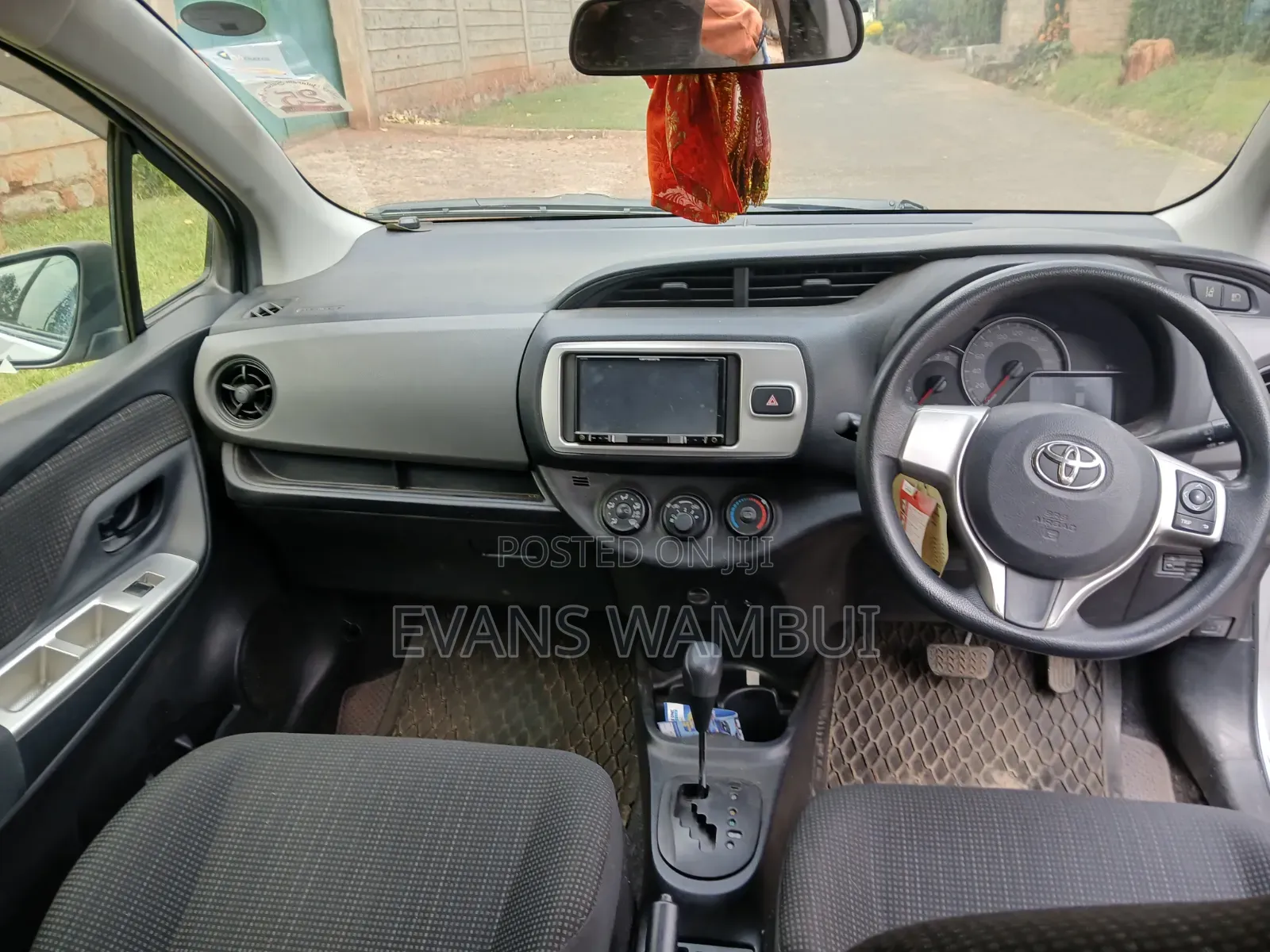 Toyota Vitz 2015 Silver