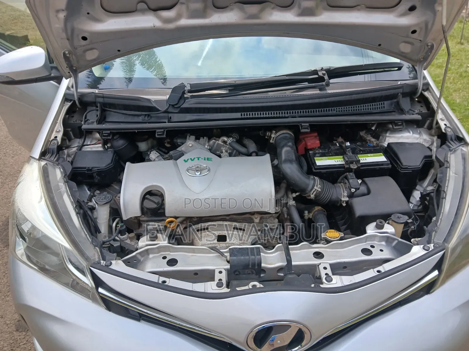 Toyota Vitz 2015 Silver