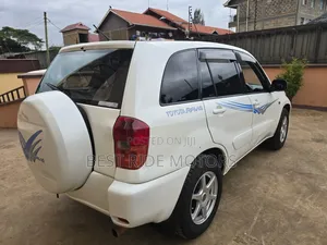 Toyota RAV4 2002 White