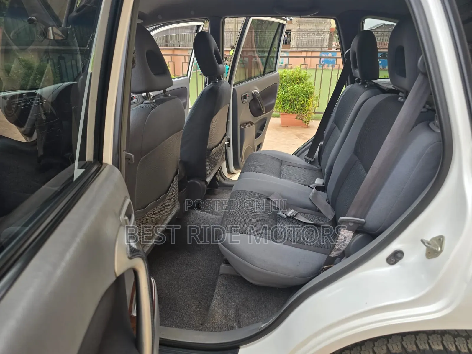Toyota RAV4 2002 White