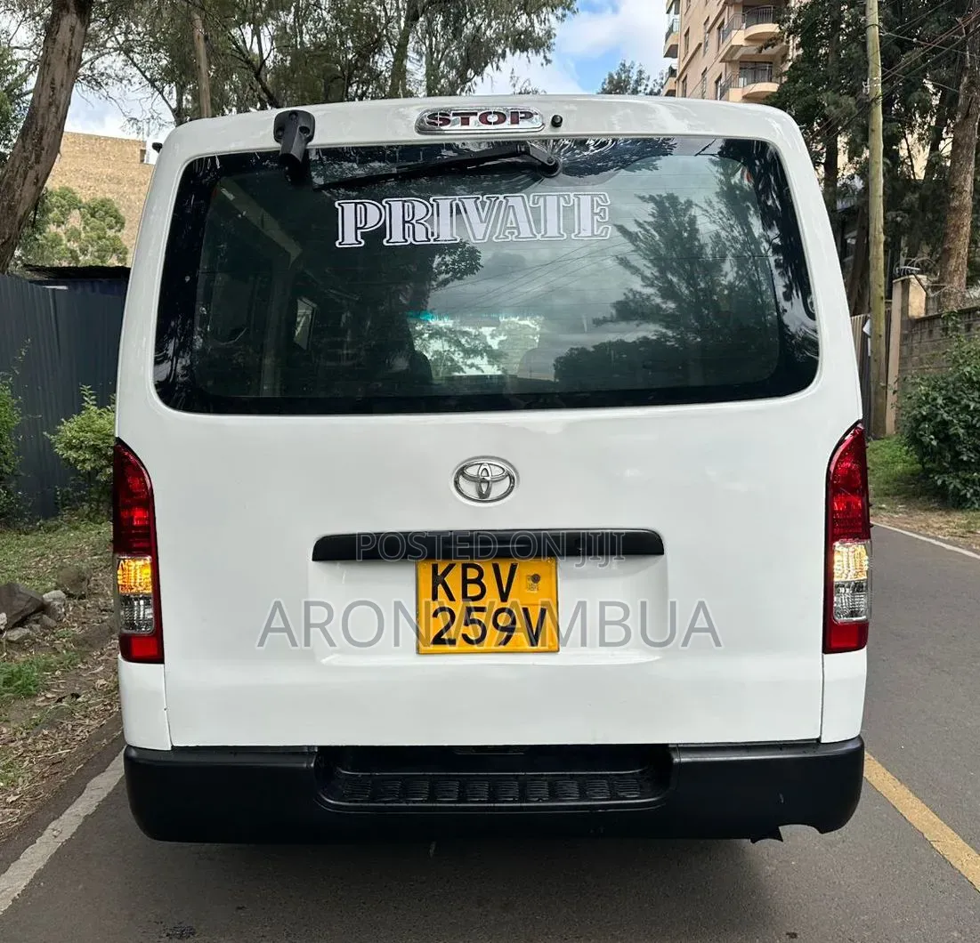 Toyota HiAce 2007 White