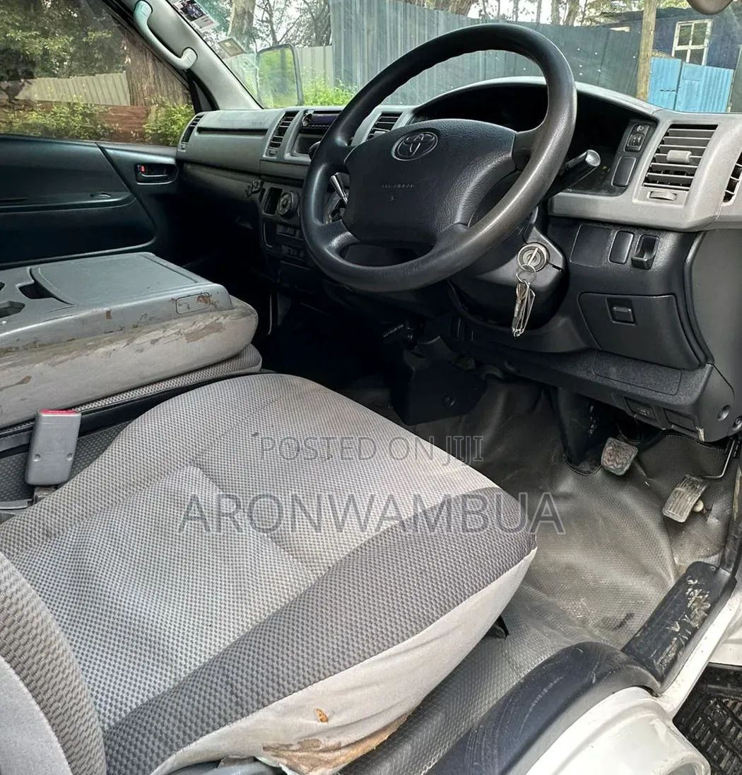 Toyota HiAce 2007 White