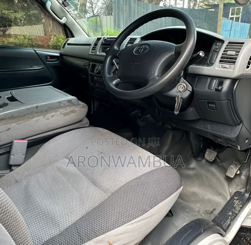 Toyota HiAce 2007 White