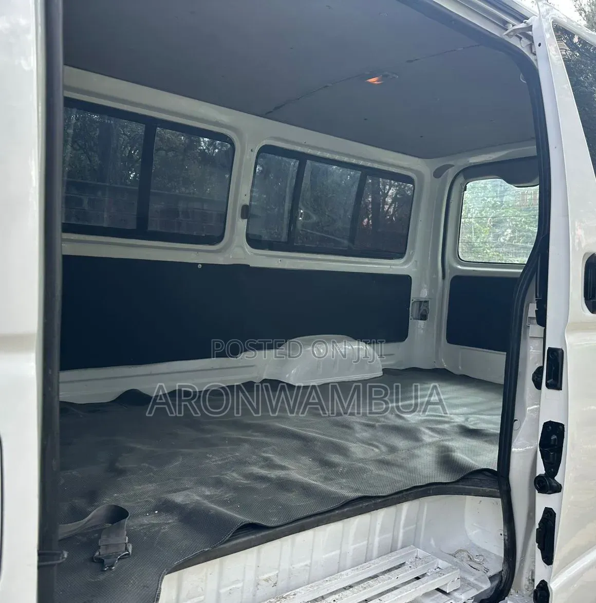Toyota HiAce 2007 White