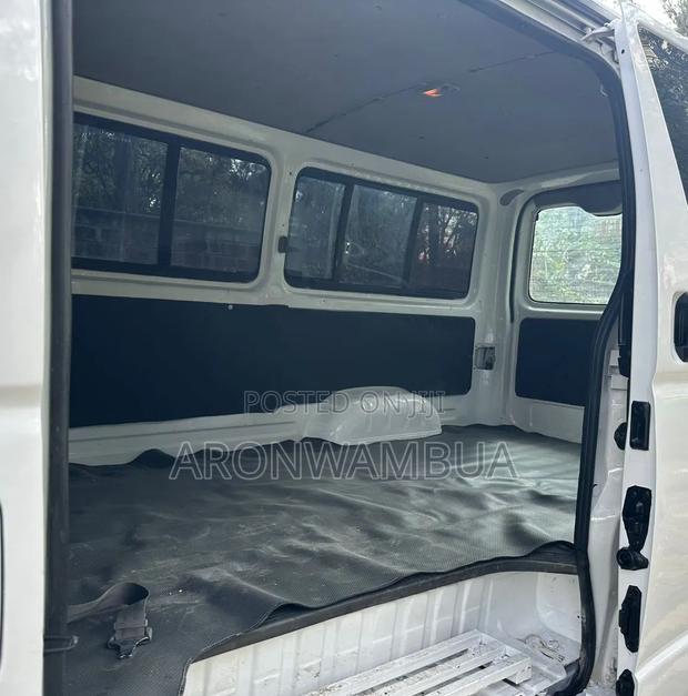 Toyota HiAce 2007 White - thumbnail 9