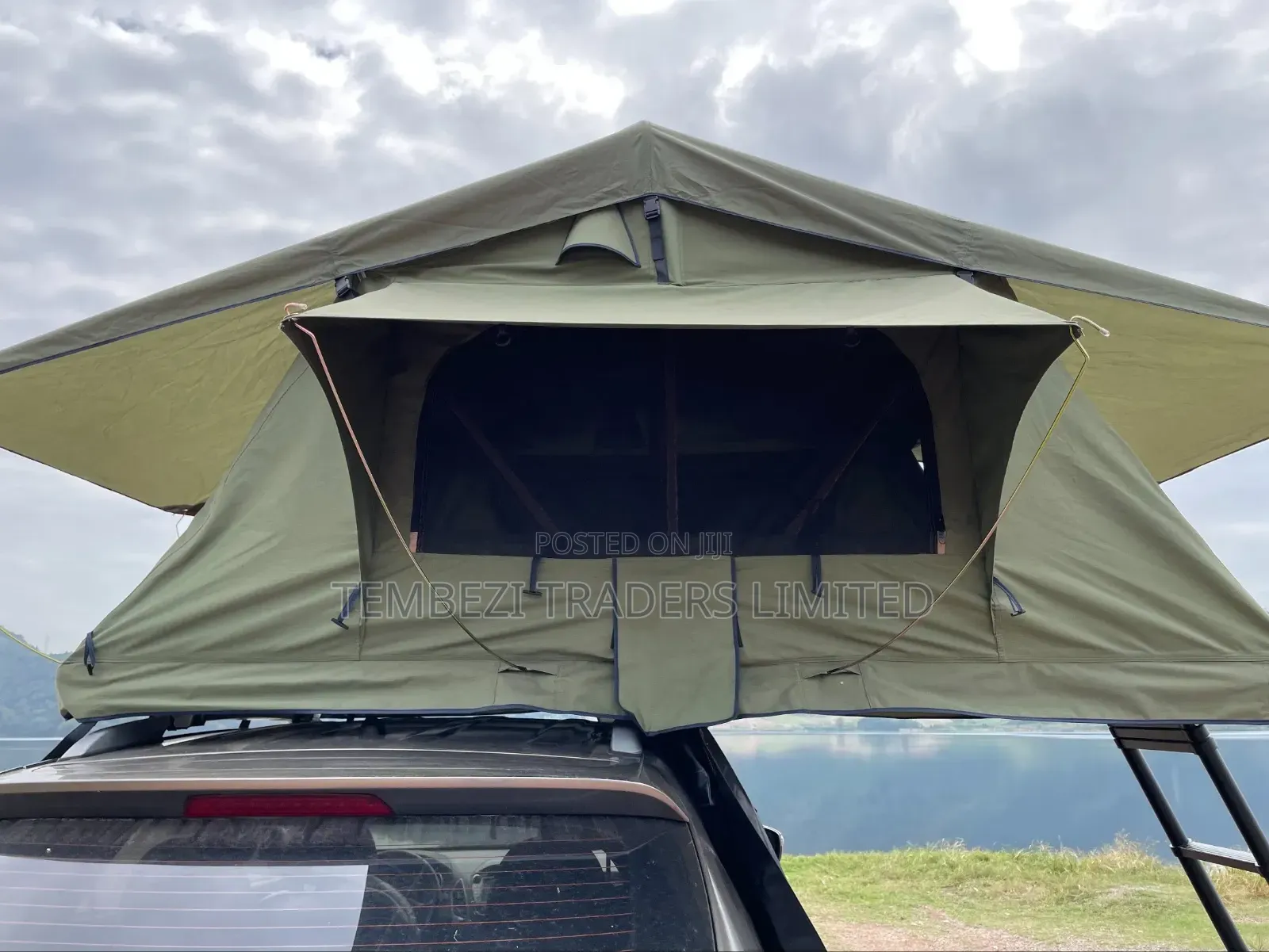 Outdoor Camping Adventure / Premium Hard Shell Roof Top Tent