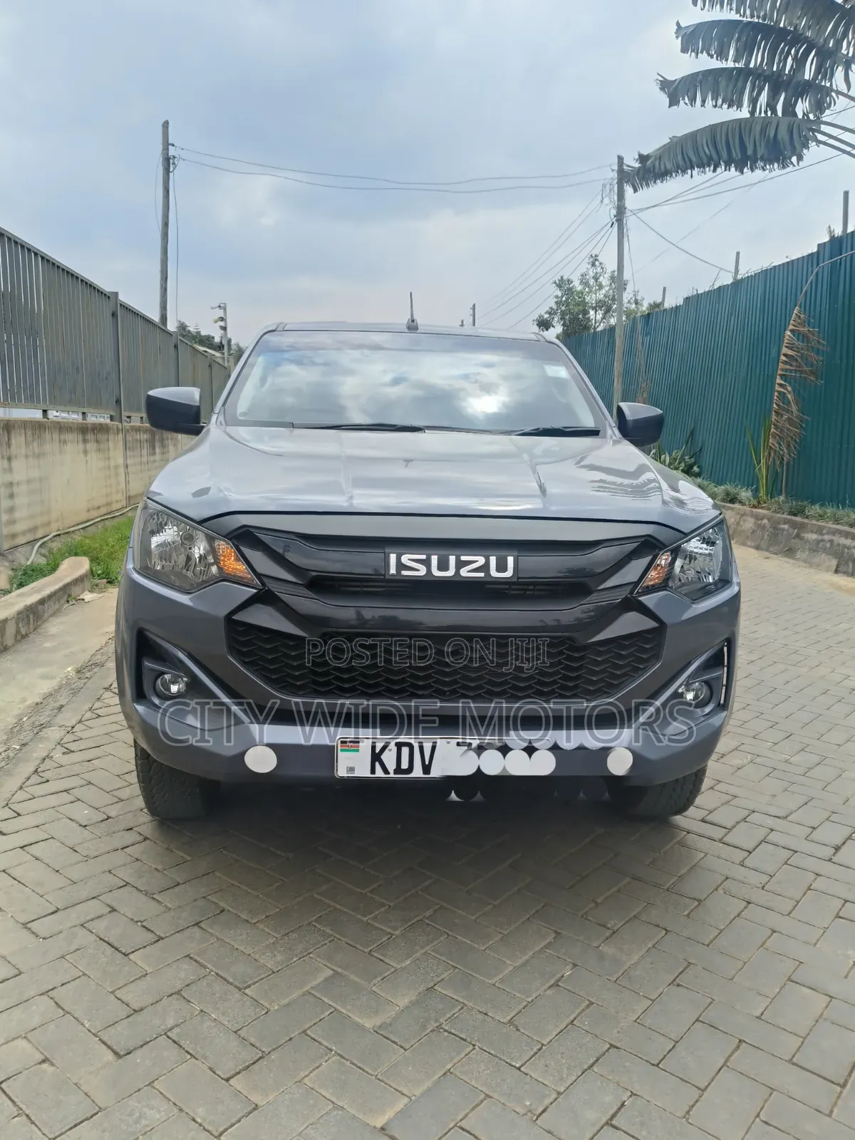 Isuzu D-MAX 2025 Gray