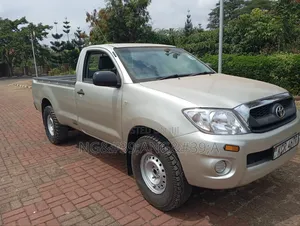 Toyota Hilux 2011 Silver