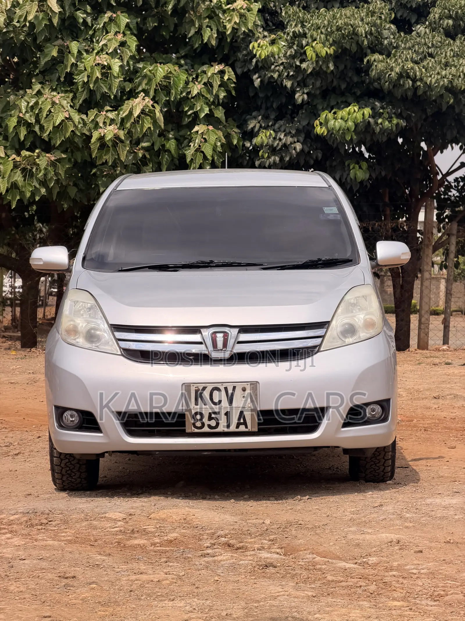 Toyota ISIS 1.8 G 2WD 2012 Silver
