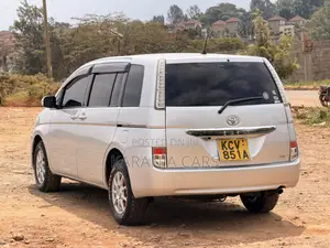 Toyota ISIS 1.8 G 2WD 2012 Silver