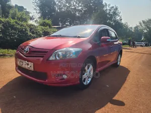 Toyota Auris 2012 Red