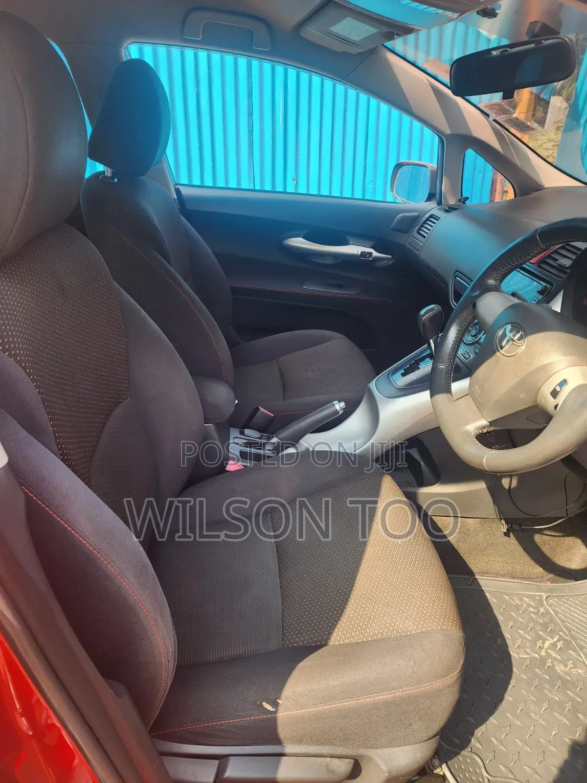 Toyota Auris 2012 Red