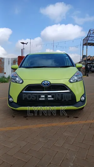Toyota Sienta 2018 Green
