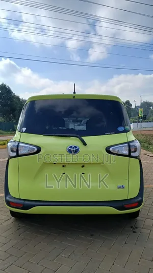 Toyota Sienta 2018 Green