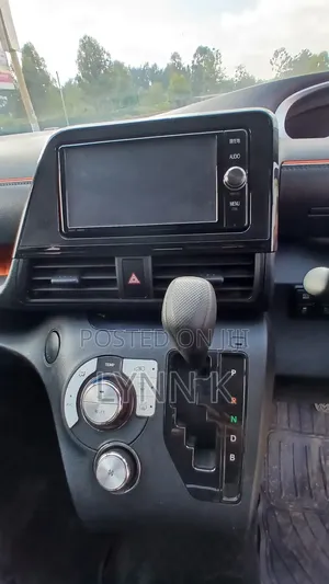 Toyota Sienta 2018 Green