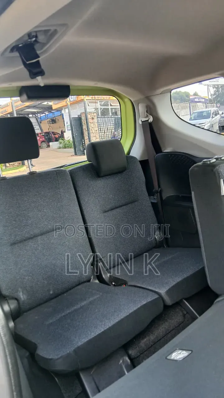 Toyota Sienta 2018 Green