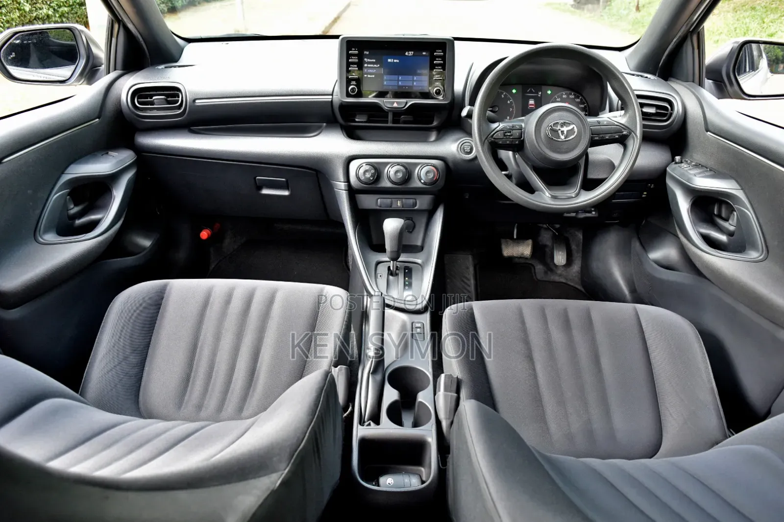Toyota Yaris 2020 Pearl