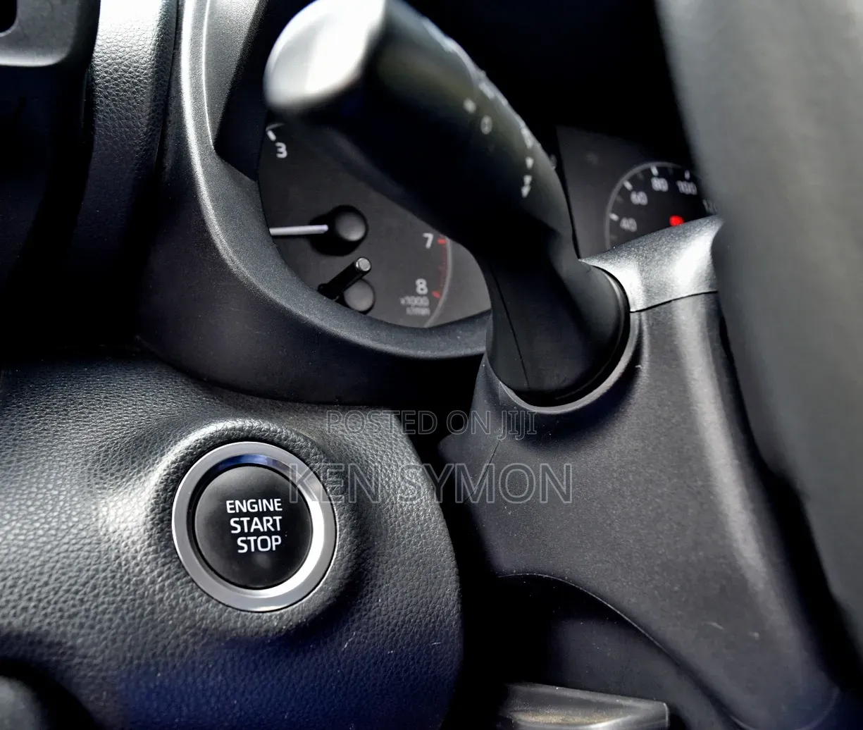 Toyota Yaris 2020 Pearl