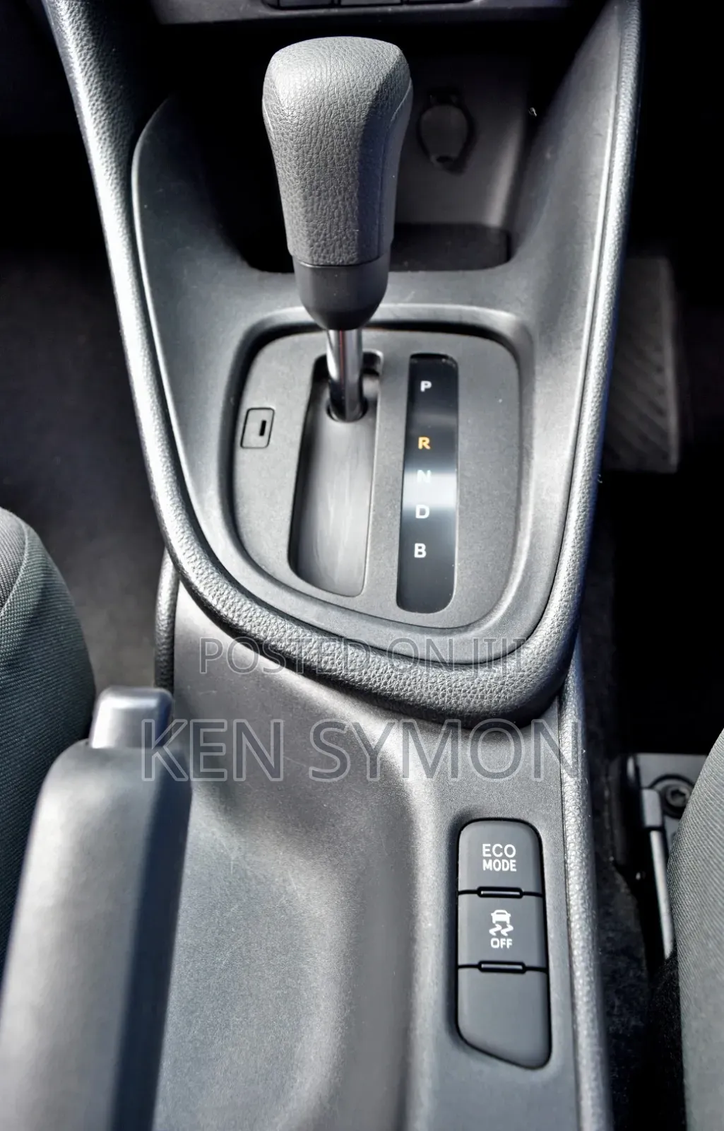 Toyota Yaris 2020 Pearl