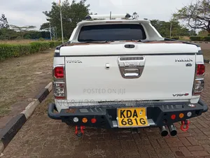 Toyota Hilux 2014 White