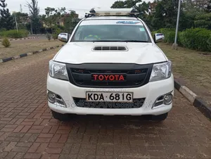 Toyota Hilux 2014 White