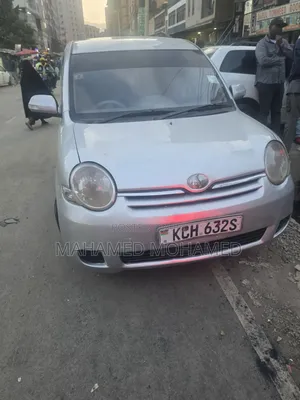 Toyota Sienta 2009 Silver