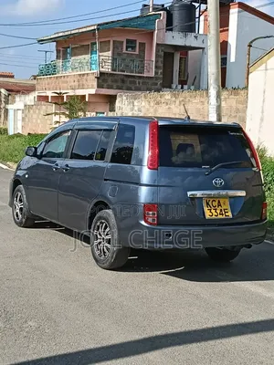 Toyota ISIS 2008 Gray
