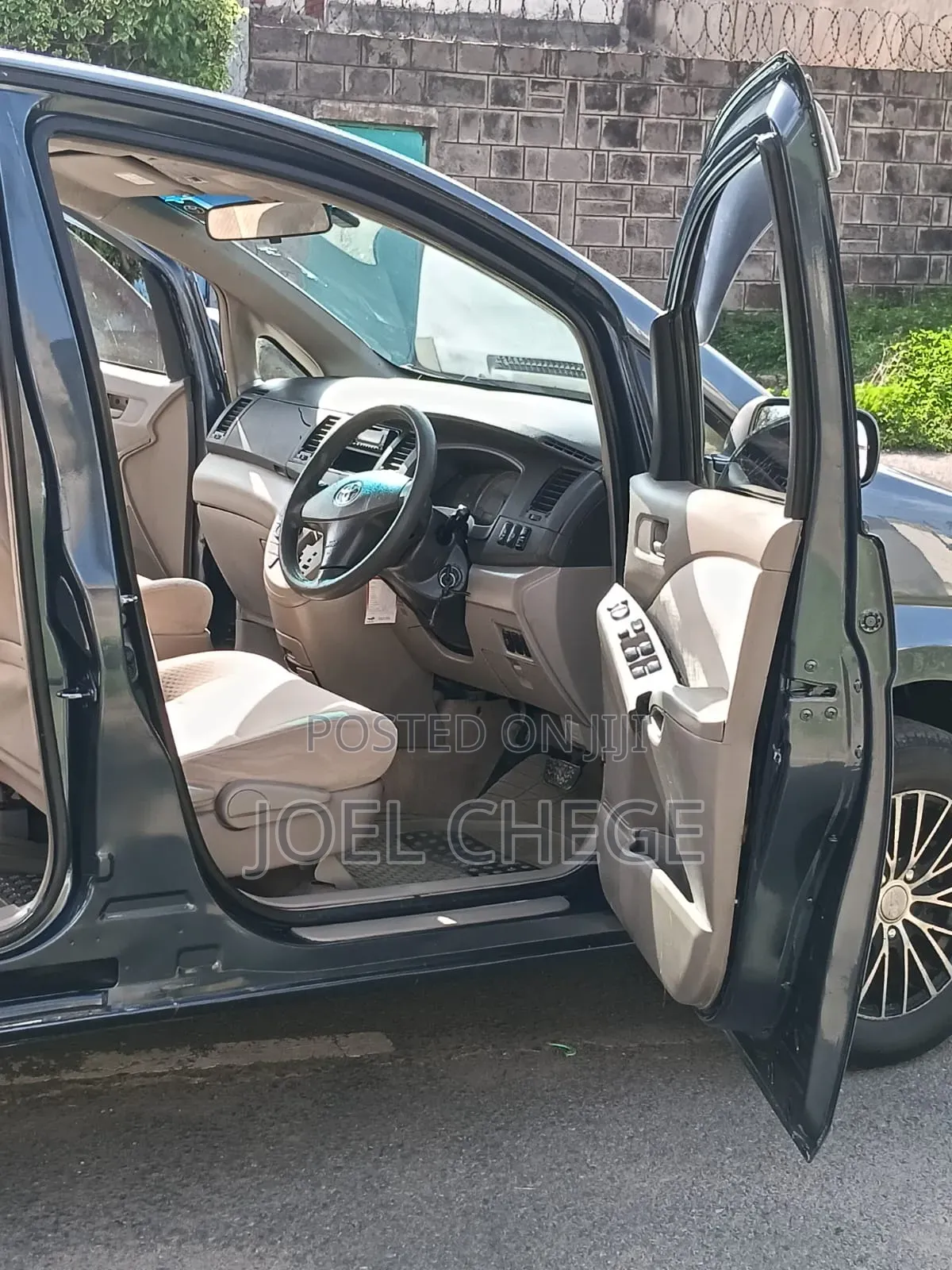 Toyota ISIS 2008 Gray