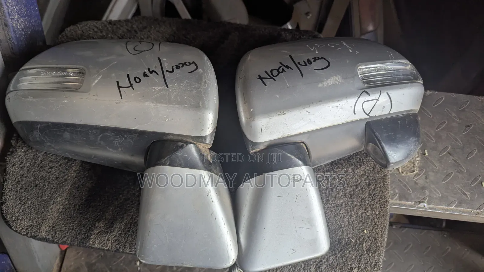 Toyota Voxy/Noah Sidemirror
